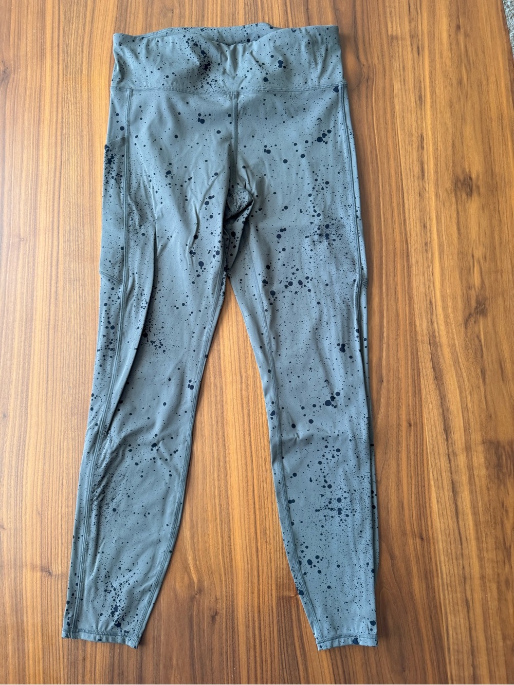 Vuori Stride Olive Green Leggings with Black Splatter